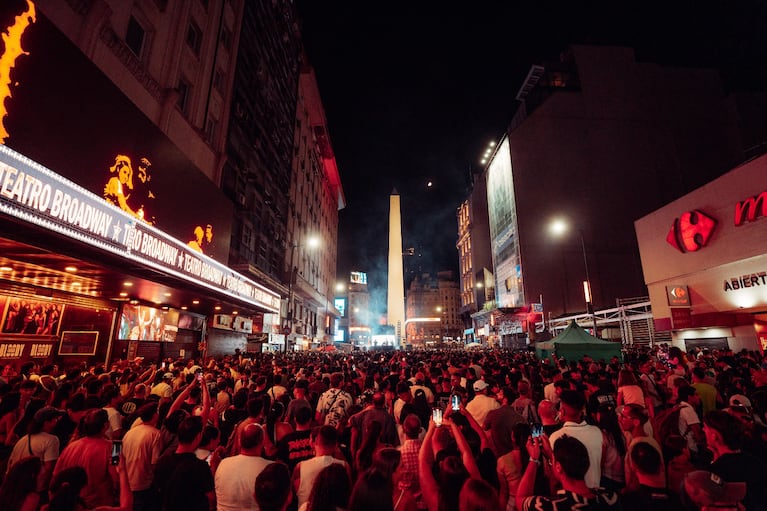 Cele Arrabal en el Obelisco