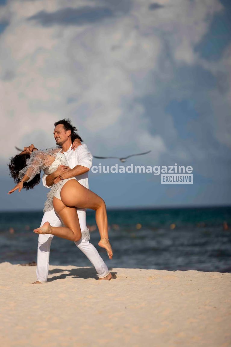 Celeste Muriega y Christian Sancho bendijeron sus anillos de boda en Playa del Carmen. (Foto: Álbum Celeste Muriega)