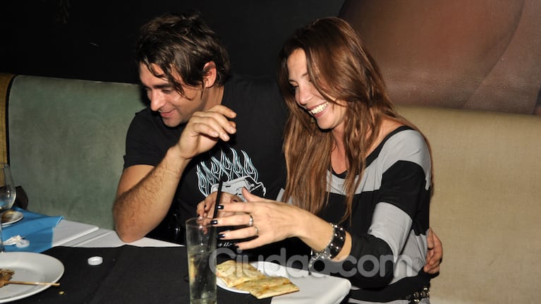 Celina Rucci y su novio Nazareno, a los besos en el cumple (Foto: Jennifer Rubio).