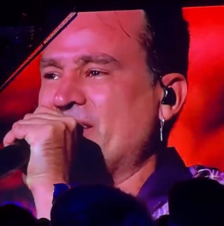 Chano Charpentier se largó a llorar en pleno recital de Tan Biónica: “Estoy vivo gracias a ustedes”