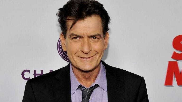 Charlie Sheen se metió de lleno en la actuación luego de ser expulsado de la escuela