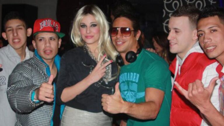 Charlotte Caniggia en una de sus salidas junto a Los Wachiturros (Foto: Web).