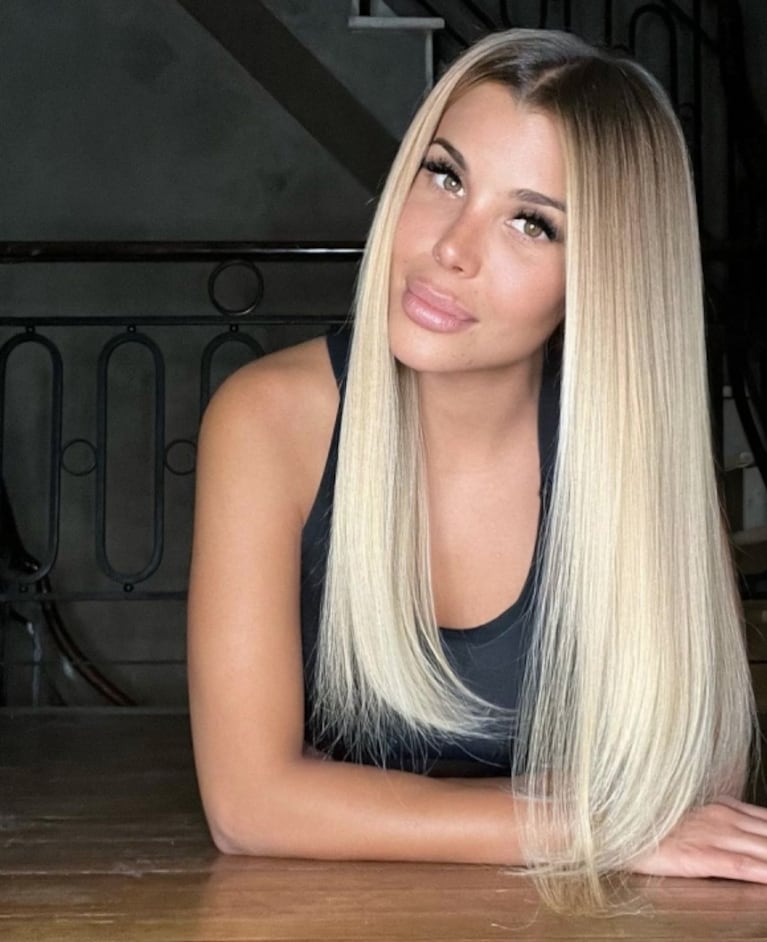 Charlotte Caniggia sorprendió con un radical cambio de look: de castaña a platinada