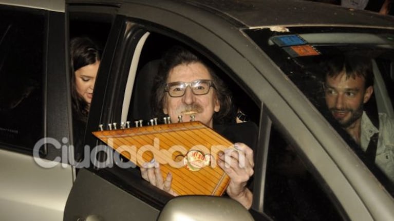 Charly García, feliz en el festejo de su cumpleaños (Foto: Jennifer Rubio).