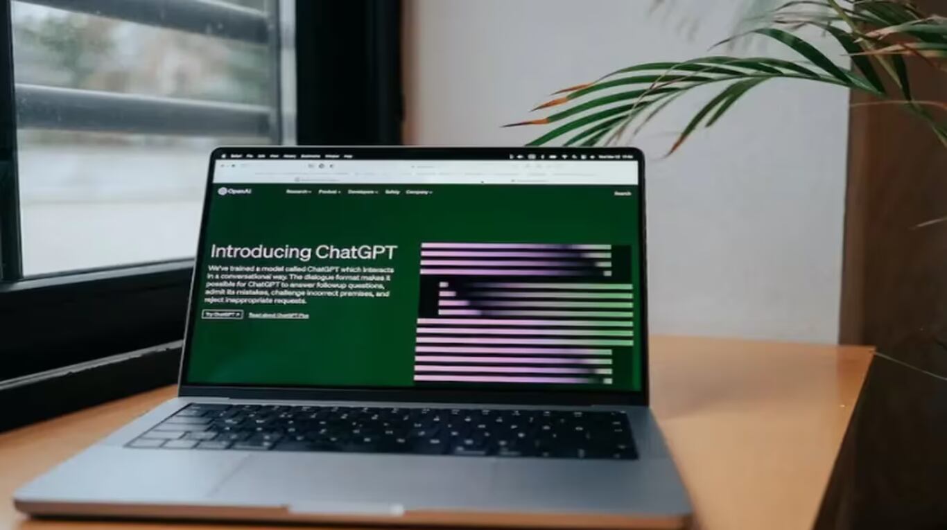 ChatGPT, el ‘chatbot’ que revolucionó la inteligencia artificial, cumple un año
