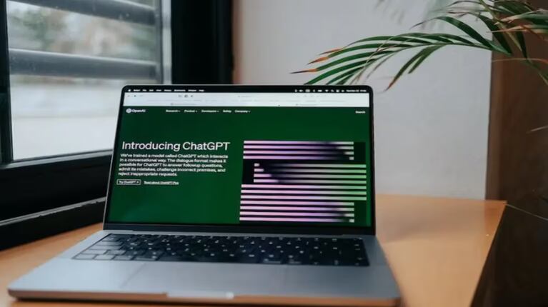 ChatGPT, el ‘chatbot’ que revolucionó la inteligencia artificial, cumple un año