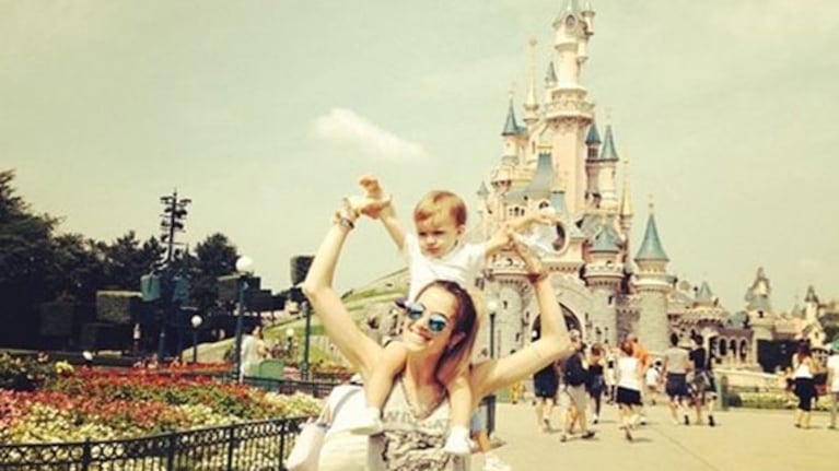 Chechu Bonelli y su hija Lupe disfrutando de Eurodisney (Fotos: Instagram).