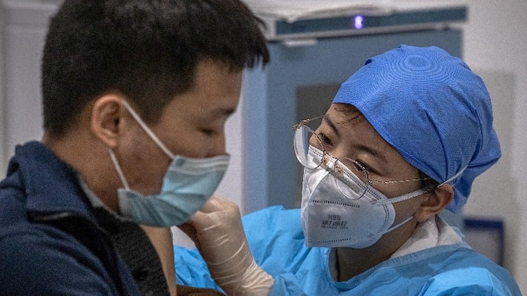 China admite por fin la entrada en Wuhan del experto de la OMS que había registrado un positivo previo. Foto: EFE.