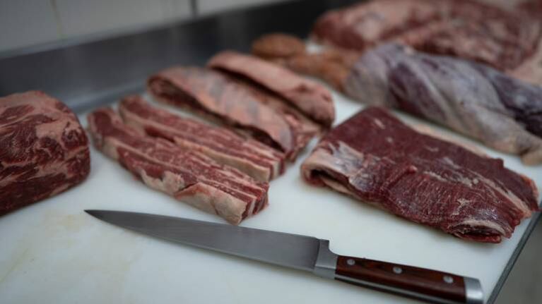 China detecta rastros de coronavirus en carne importada desde Brasil
