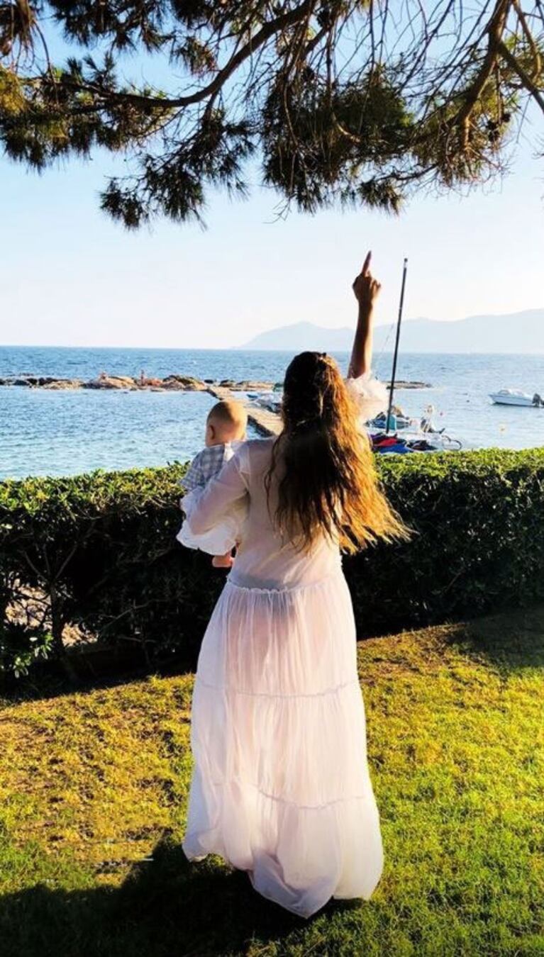 China Suárez, cinco meses de amor y viajes con Magnolia: "En algún lugar sobre el arcoiris"