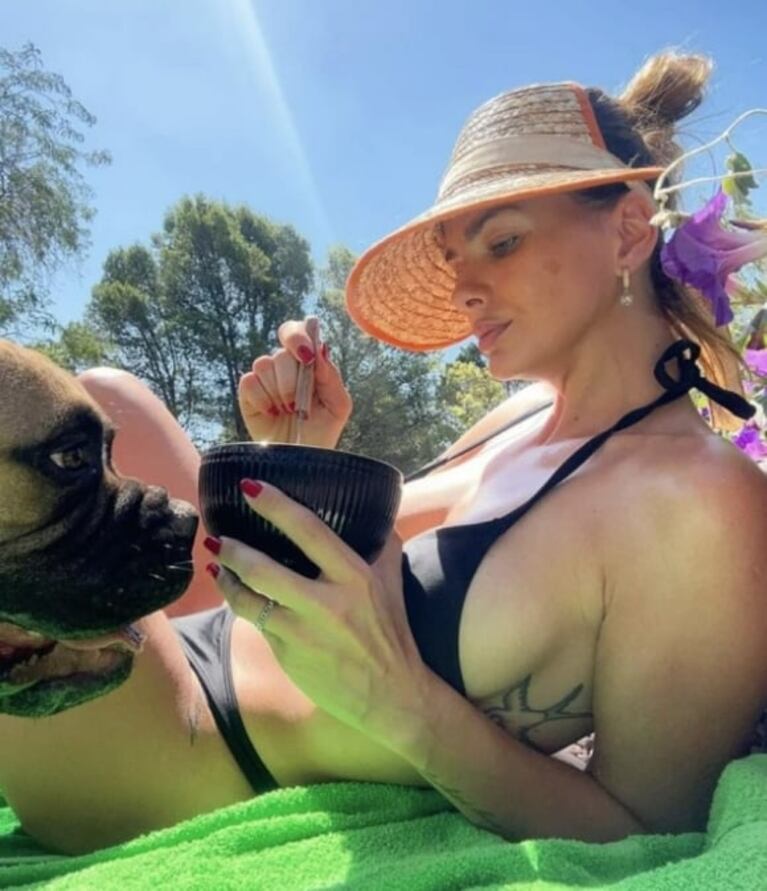China Suárez combinó su bikini con el accesorio de moda: así le queda la visera