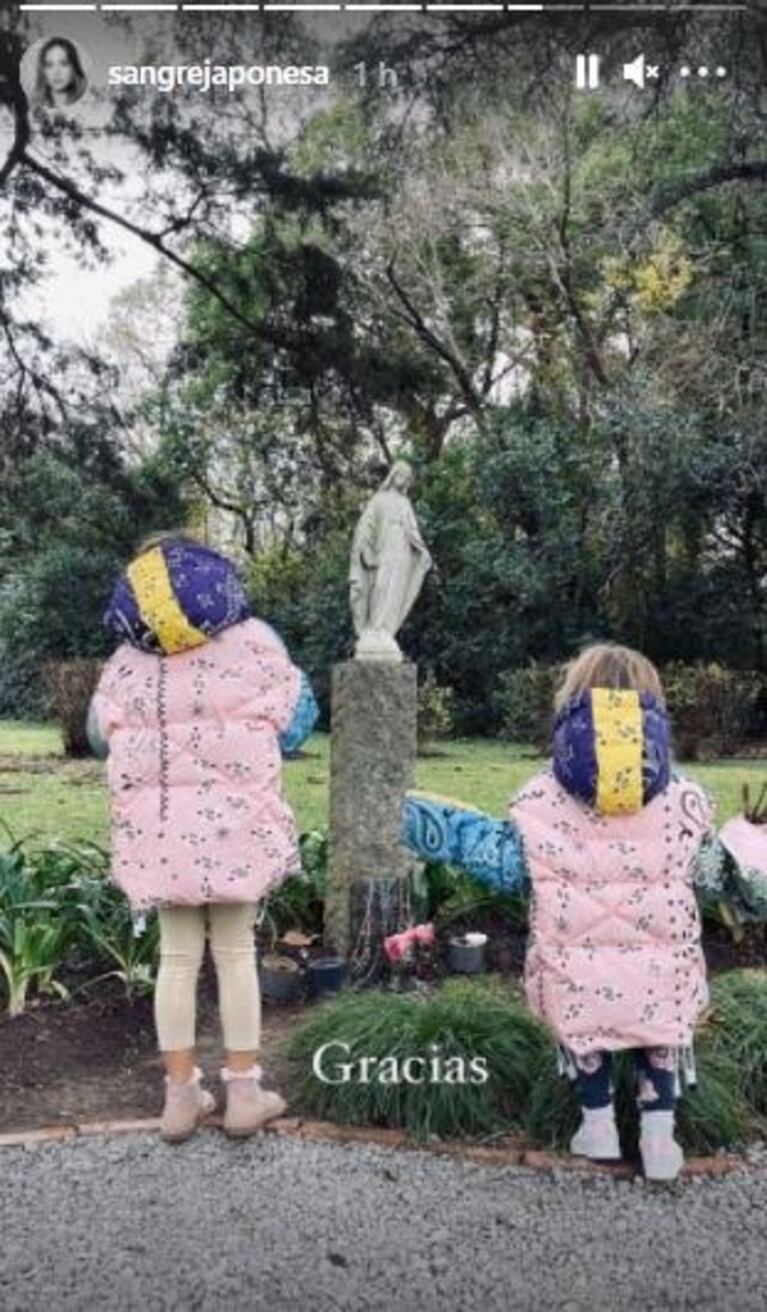 China Suárez compartió tiernas postales de sus hijas con una estatua de la Virgen: "Gracias"