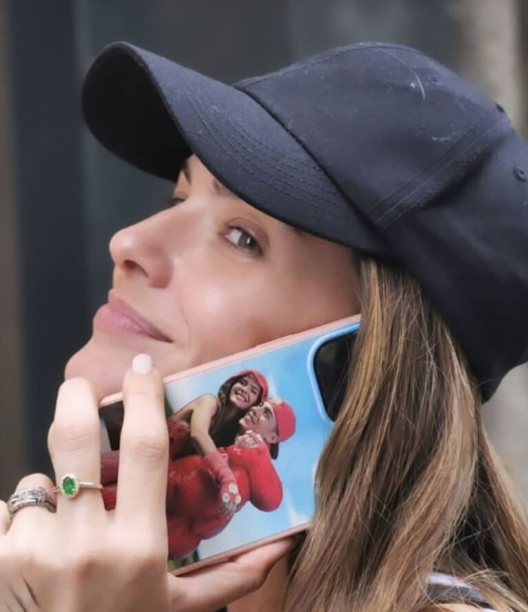 China Suárez mostró la particular funda de su celular con una foto junto a Rusherking