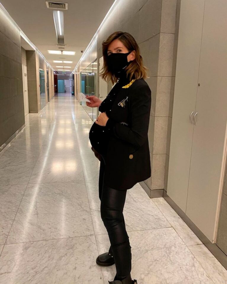 China Suárez mostró las fotos de los momentos previos al nacimiento de Amancio: amor con Vicuña, look chic y poses divertidas