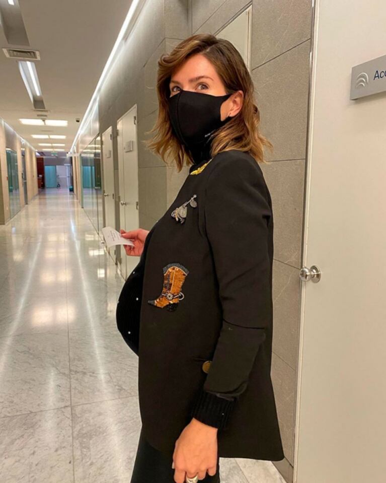 China Suárez mostró las fotos de los momentos previos al nacimiento de Amancio: amor con Vicuña, look chic y poses divertidas