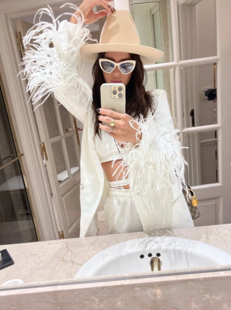 China Suárez sorprendió con su extravagante look "total white"