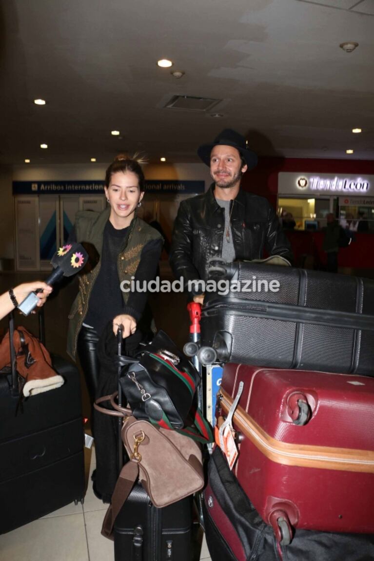 China Suárez y Benjamín Vicuña, enamorados y con looks súper cancheros al volver de Nueva York: "Estuvimos unos días solitos, festejando después de Los Padecientes"