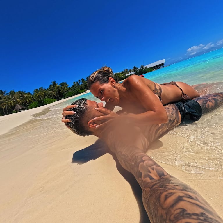 China Suárez y Mauro Icardi, en Maldivas (foto de Instagram)