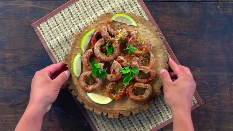 Chinchulines a la parrilla, una achura icónica del asado argentino. Foto: Cucinare TV