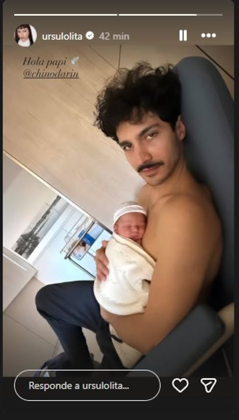 Chino Darín con Dante en brazos. (Foto: @ursulolita)