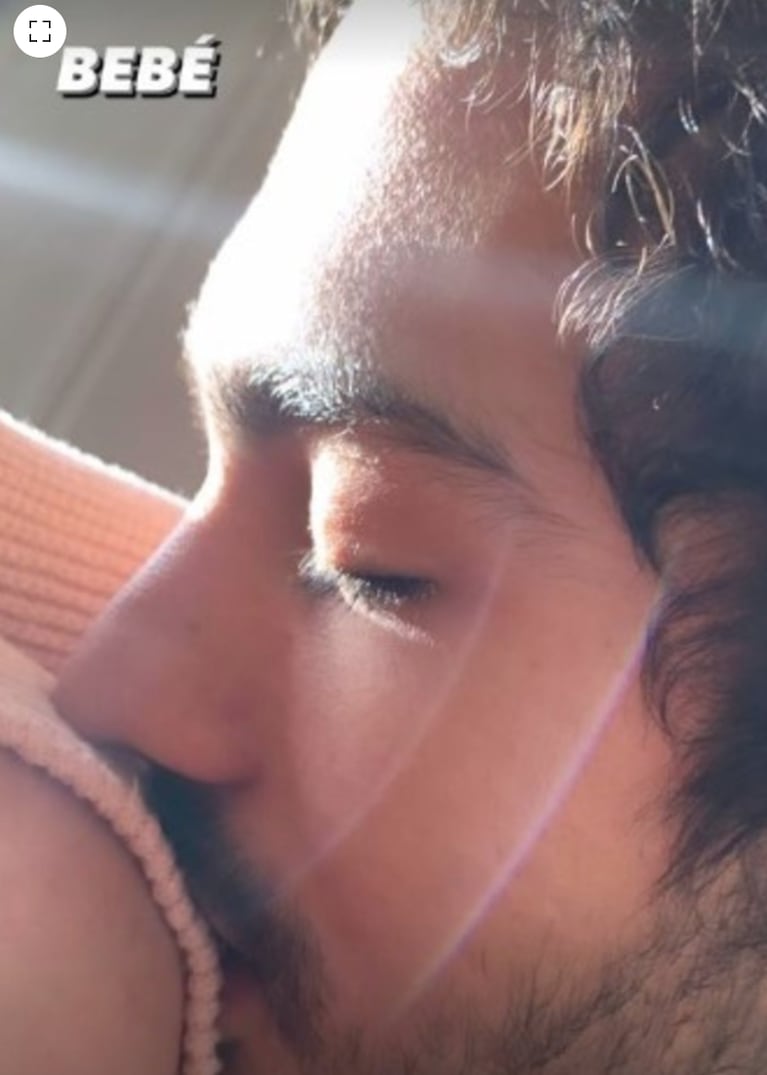 Chino Darín cumplió 35 años y Úrsula Corberó lo saludó con una foto íntima muy subida de tono