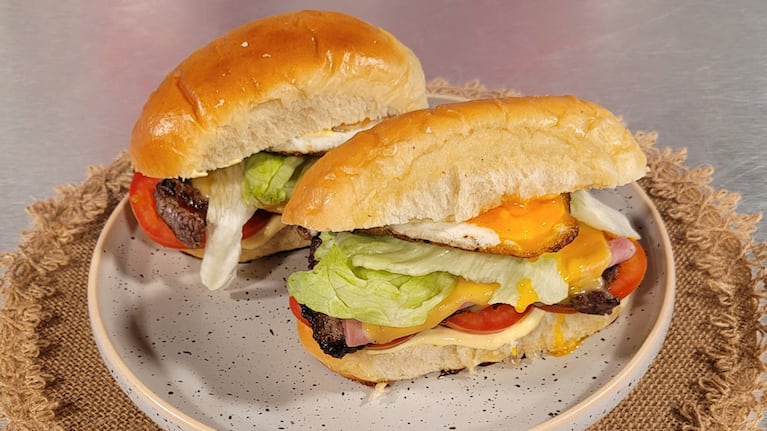 Chivito uruguayo en pebete casero: seguí esta receta y sorprende a todos en la mesa