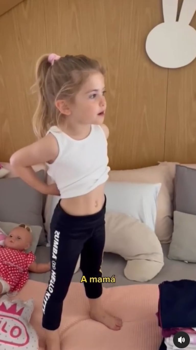 Chloe, la hija de Jésica Cirio y Martín Insaurralde, modeló como su mamá: "Me quiero parecer a ella"