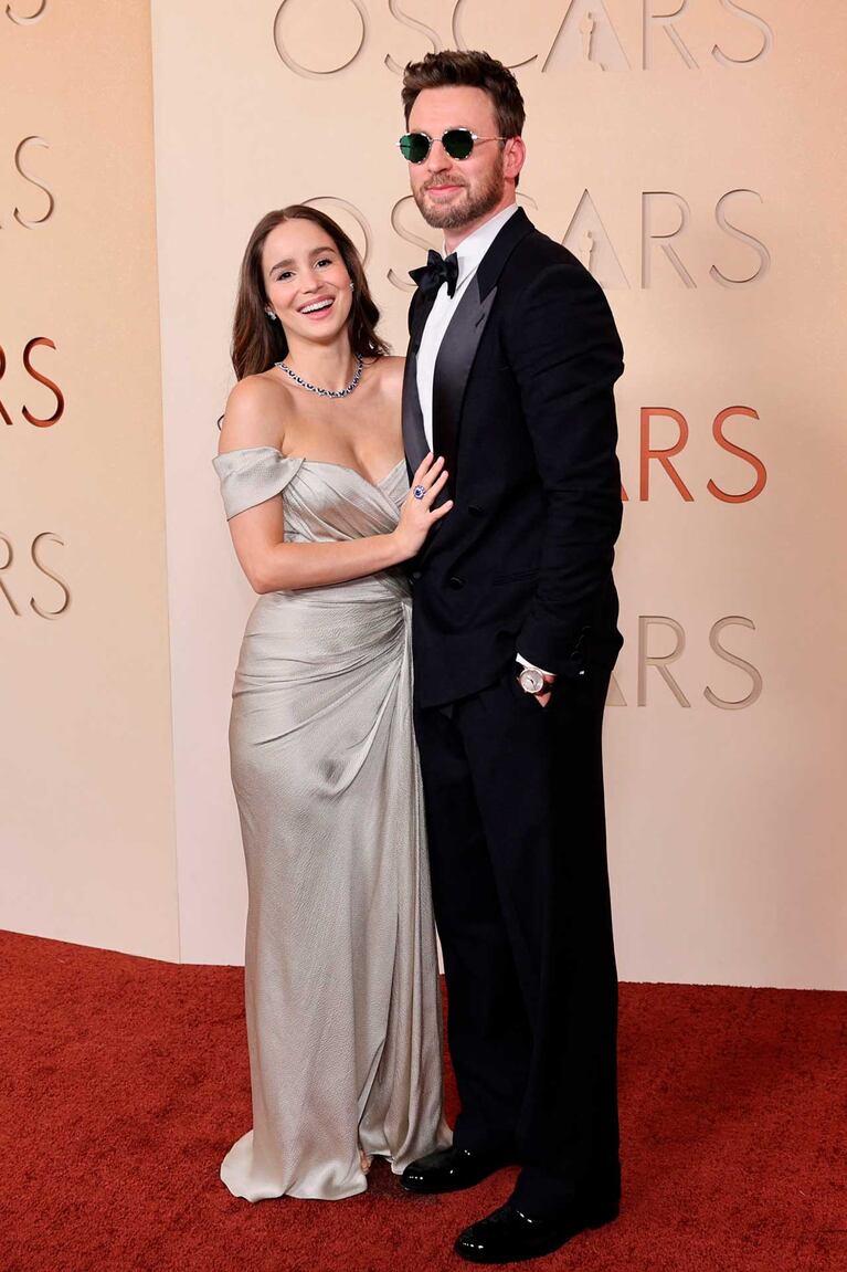 Chris Evans y Alba Baptista (Foto: REUTERS/Daniel Cole)