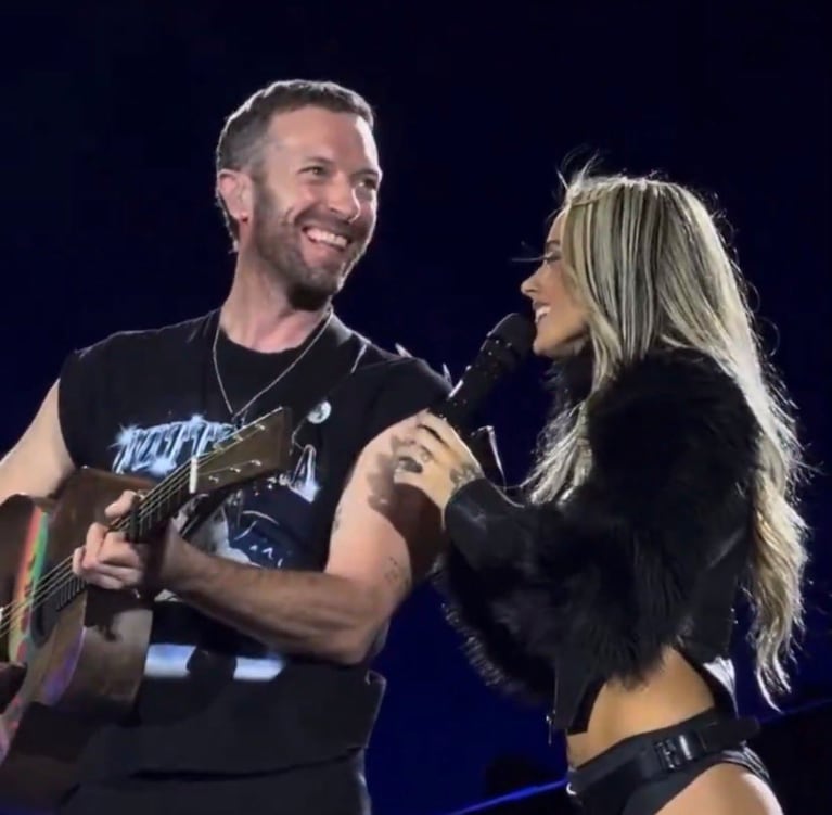 Chris Martin sorprendió a los fans de Tini Stoessel: cantó en Futttura | Créditos: X TINI Data