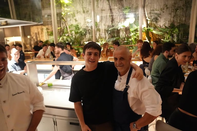 Christian Petersen con uno de sus hijos. (Foto: @chrispetersenok)