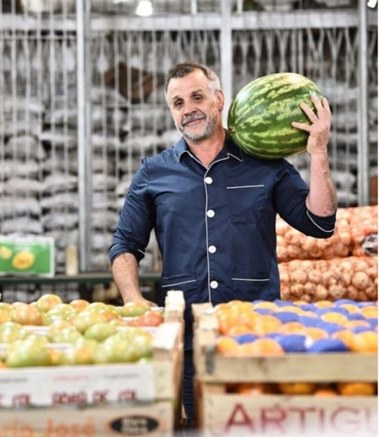 Christian Petersen le da de comer en sus locales a personas que lo necesitan: "No podemos quedarnos cruzados de brazos" 