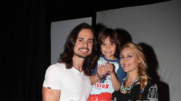 Christian Sancho, su mujer Vanesa y su hijo Gael. Foto: Movilpress-Ciudad.com.
