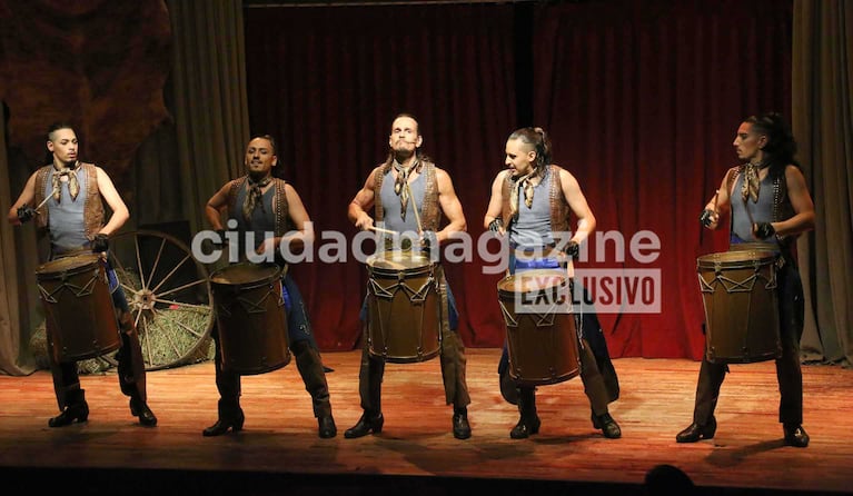 Christian Sancho y el elenco de Royal Gauchos  (Foto: Movilpress)