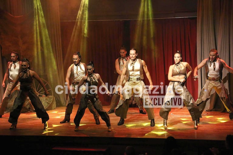 Christian Sancho y el elenco de Royal Gauchos (Foto: Movilpress)