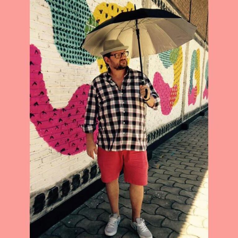Christophe Krywonis y un look muy extravagante para MasterChef (Fotos: Twitter). 