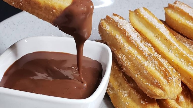 Churros de chocolate y pastelera: la receta de panadería con el secreto único