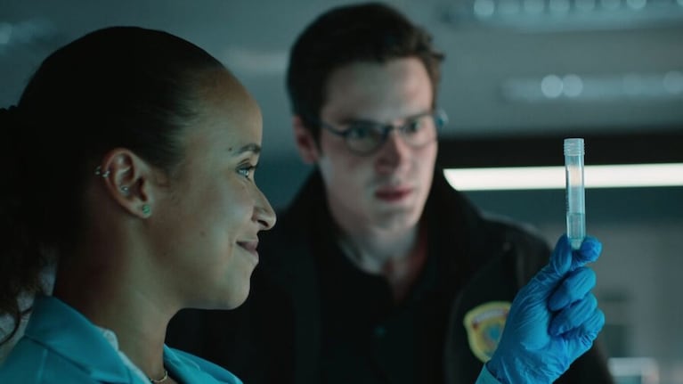Ciencia forense, laboratorios y evidencia dura son clave en el ADN del delito en Netflix.
