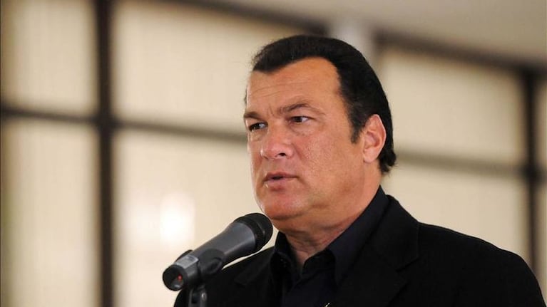 Cinco mujeres flecharon el corazón de Steven Seagal