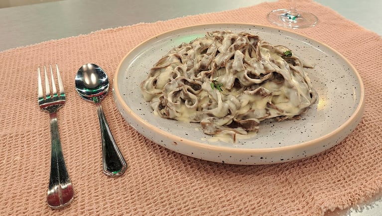 Cintas de hongos con salsa de 4 quesos, receta