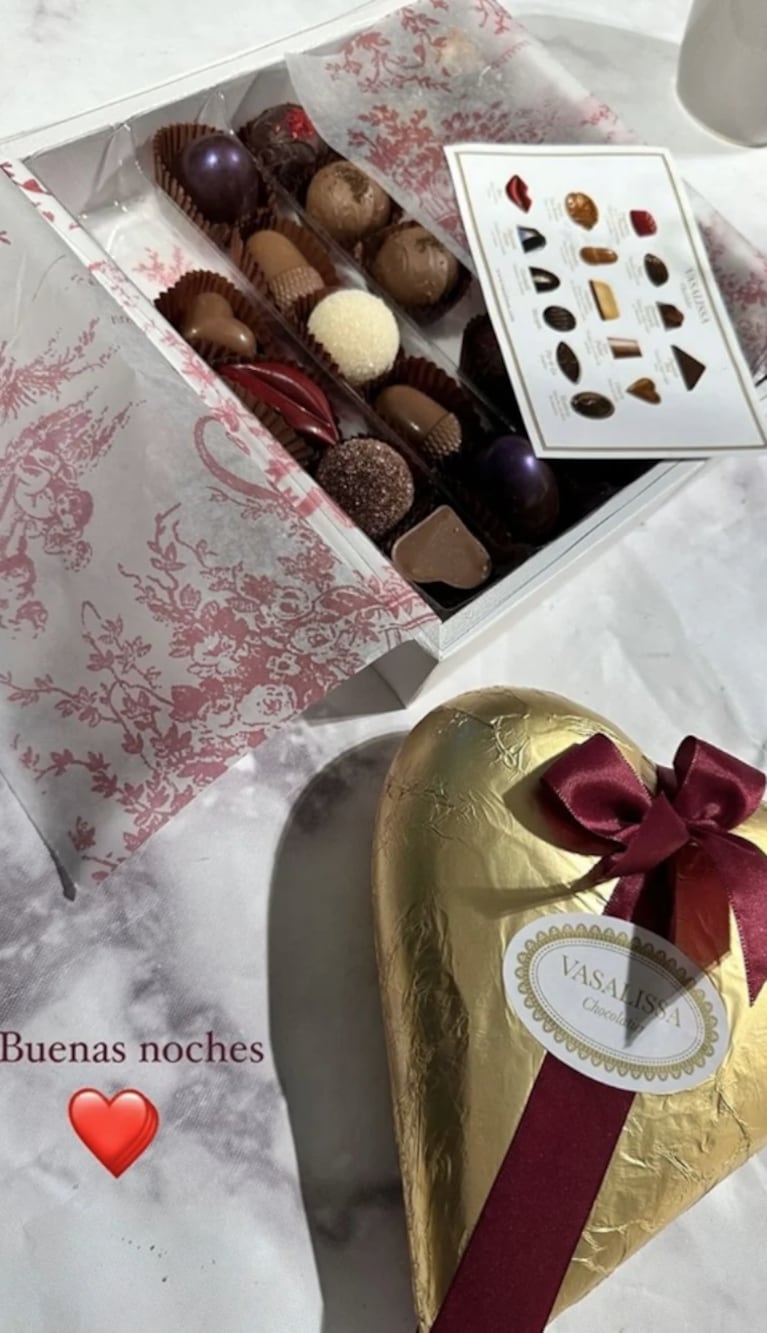 Cinthia compartió en Instagram dos preciosas cajas de bombones, ¿un regalo de Roberto?