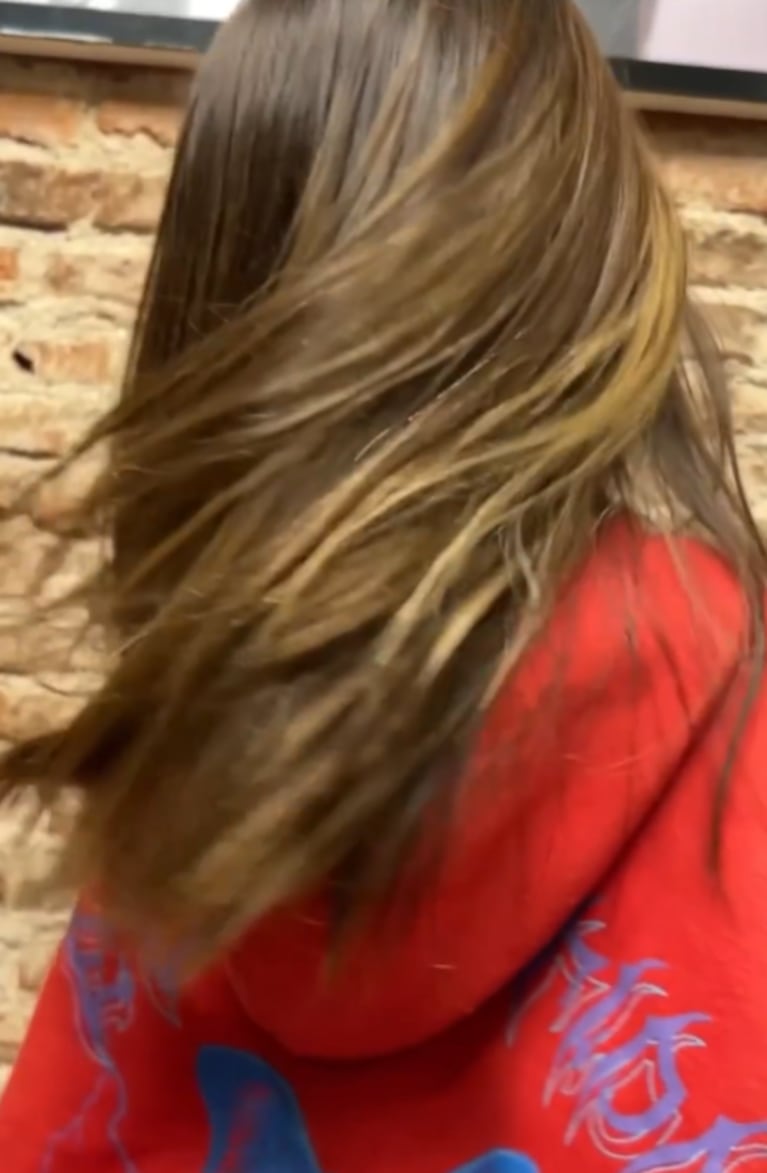Cinthia Fernández llevó a sus hijas a teñirse el cabello a la peluquería: el antes y el después