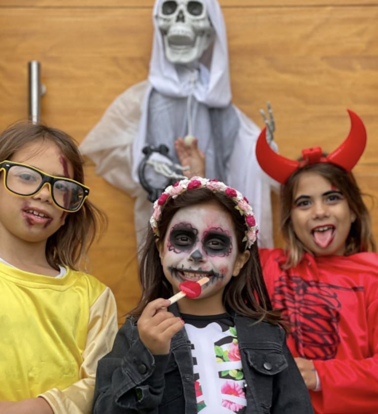 Cinthia Fernández posteó las fotos más "aterradoras" disfrazada con sus hijas por Halloween: "La pasamos bomba"