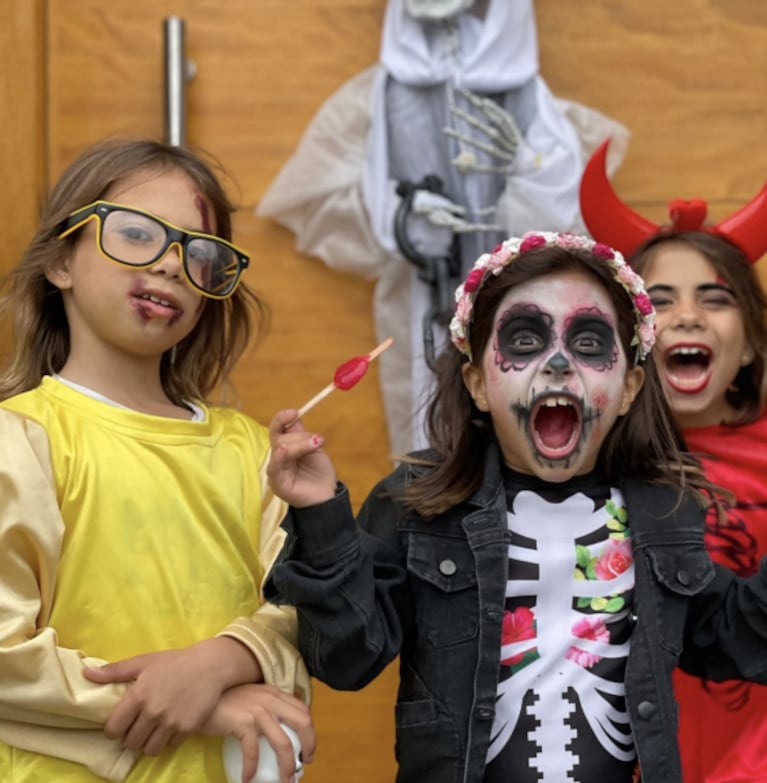 Cinthia Fernández posteó las fotos más "aterradoras" disfrazada con sus hijas por Halloween: "La pasamos bomba"