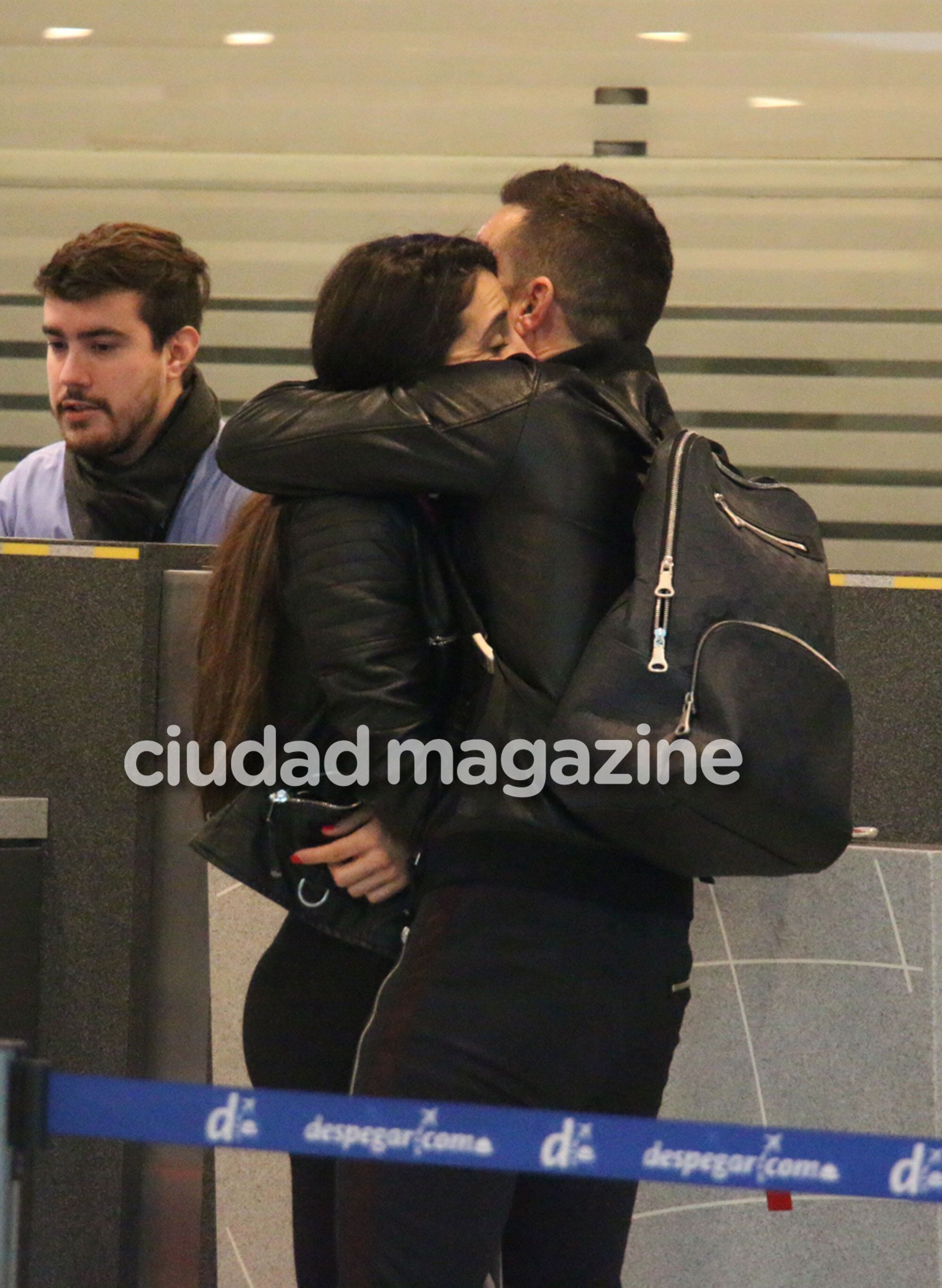 Cinthia Fernández y Martín Baclini, rumbo a sus primeras vacaciones juntos. (Foto: Movilpress)