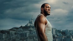 Ciryl Gane, campeón interino de UFC, es el protagonista de 'K.O.' en Netflix.