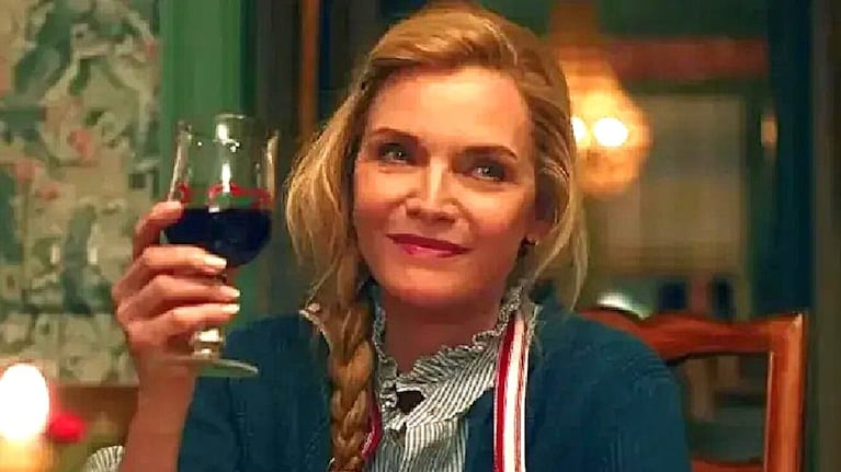 Claire Clauster, el personaje de Pfeiffer, es la mujer que todos los años se encarga de organizar la Navidad.