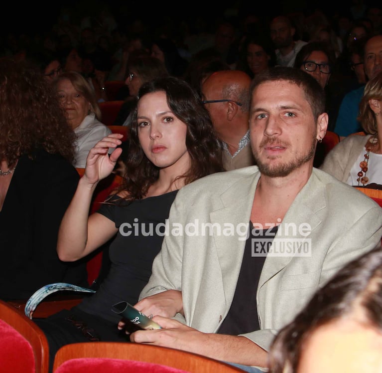 Clara Darín fue a ver a Ricardo al teatro (Foto: Movilpress).