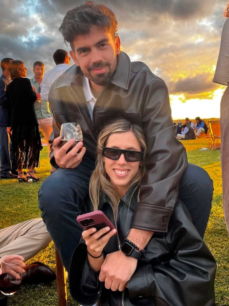 Clara Sarkany y su esposo Santiago Vázquez (Foto: Instagram @clarisarkany)