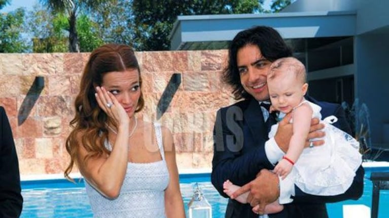 Claudia Albertario y Jerónimo Valdivia en el bautismo de Simona. (Foto: Revista Caras)
