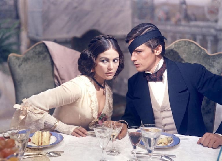 Claudia Cardinale y Alain Delon en "Il Gatopardo". Foto: Film Affinity